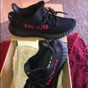 Yeezy Boost 350 V2s Red/Black Sz 8